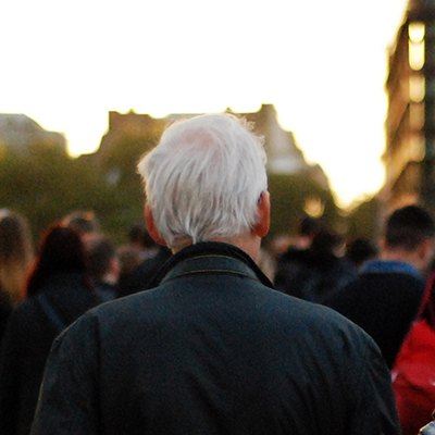 Compañía adaptadaa su Bayer persona con IA generativa.